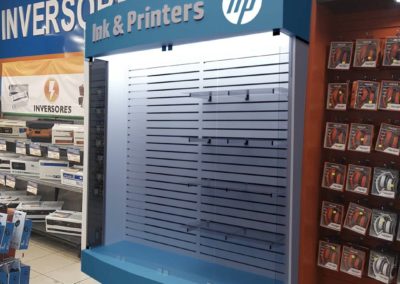 Mobiliario de exhibición de tintas HP Plaza Lama en Republica Dominicana