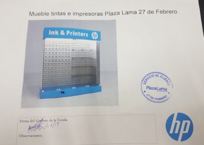 Mobiliario de exhibición de tintas HP Plaza Lama en Republica Dominicana